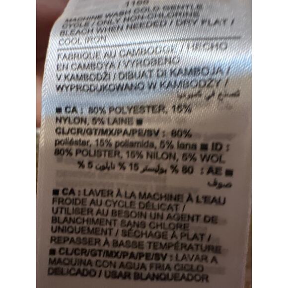 Women’s Old Navy Fair Isle Sweater. Size Medium - Picture 4 of 4